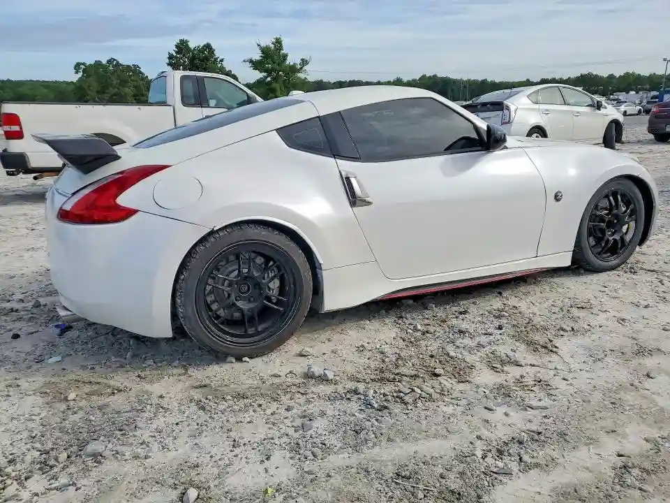JN1AZ4EH9JM570494 2018 NISSAN 370Z-2