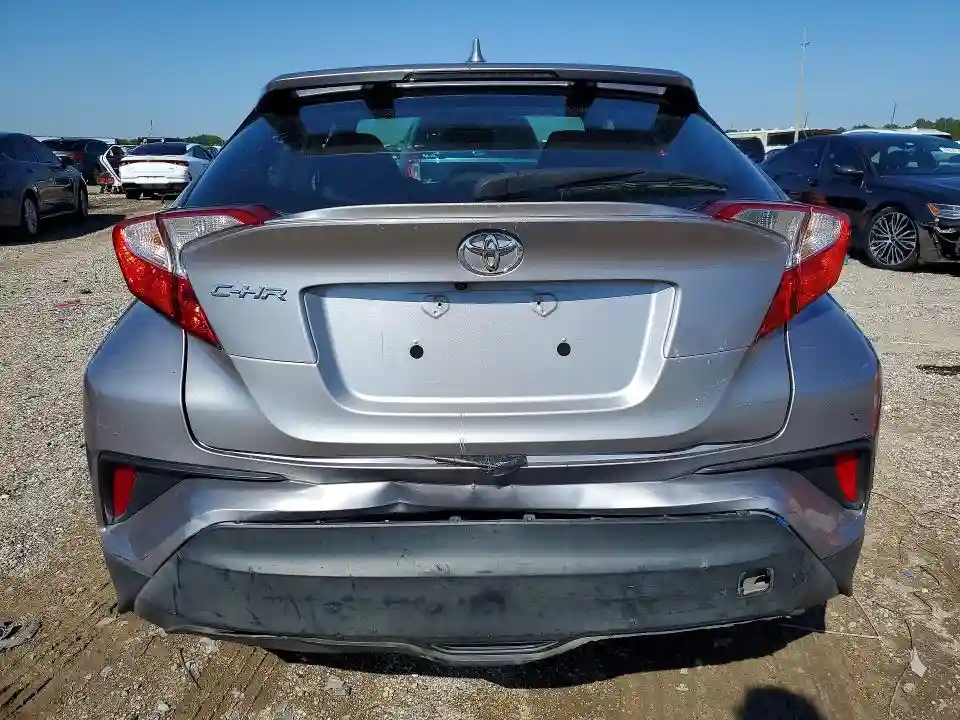 NMTKHMBX7JR047901 2018 TOYOTA C-HR-5