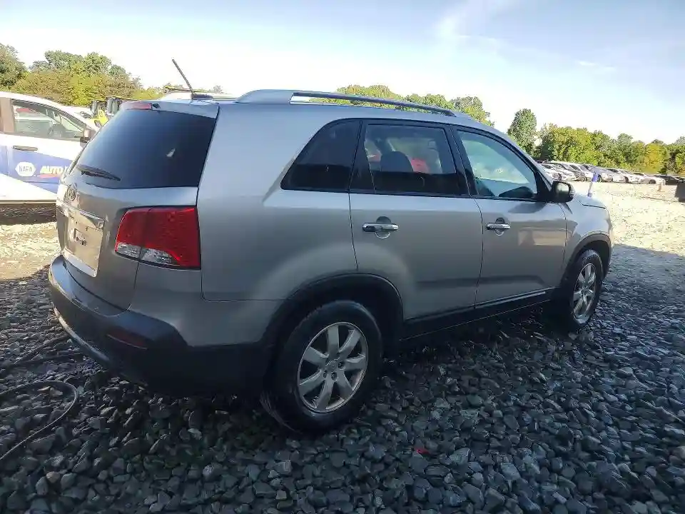 5XYKT4A68DG335257 2013 KIA SORENTO-2