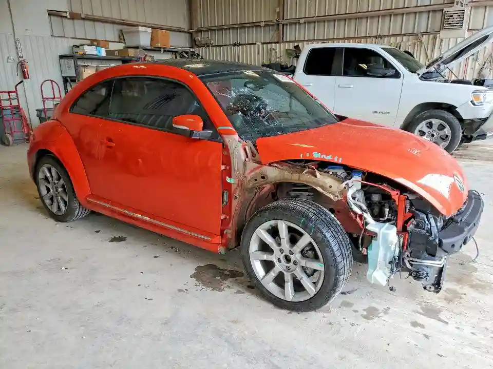 3VWJ17AT1GM624784 2016 VOLKSWAGEN BEETLE-3