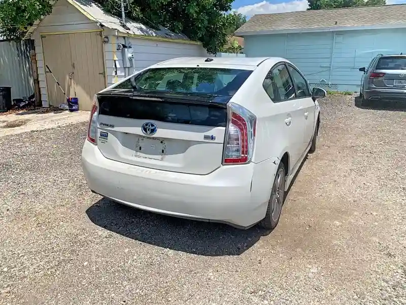 JTDKN3DU6F0426941 2015 TOYOTA PRIUS-3