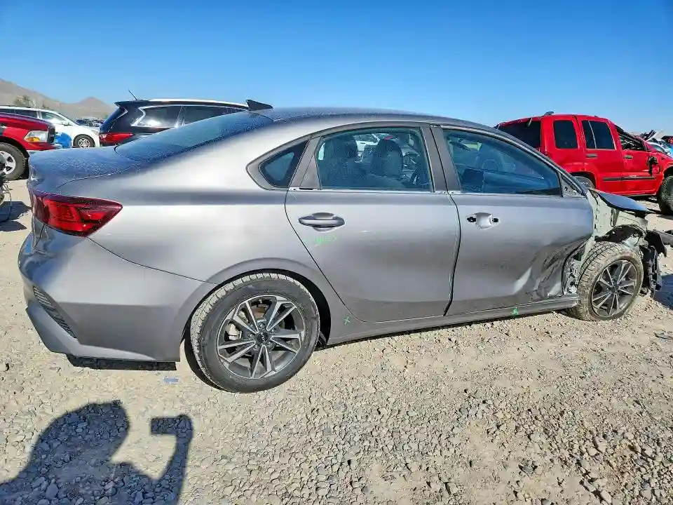 3KPF24AD9RE742852 2024 KIA FORTE LXS-2