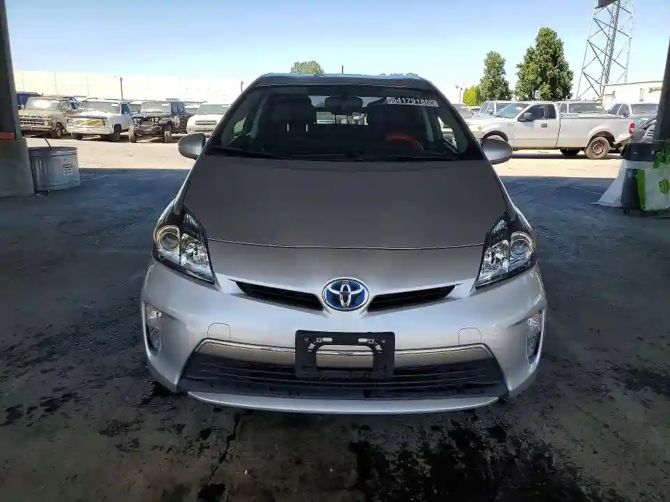 JTDKN3DPXF3068946 2015 TOYOTA PRIUS-4