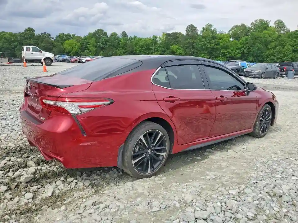 4T1B61HK1JU657477 2018 TOYOTA CAMRY-2