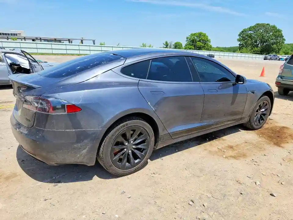 5YJSA1E2XJF284701 2018 TESLA MODEL S-2