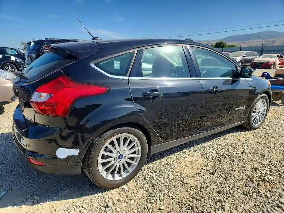 1FADP3R4XDL382553 2013 FORD FOCUS-2