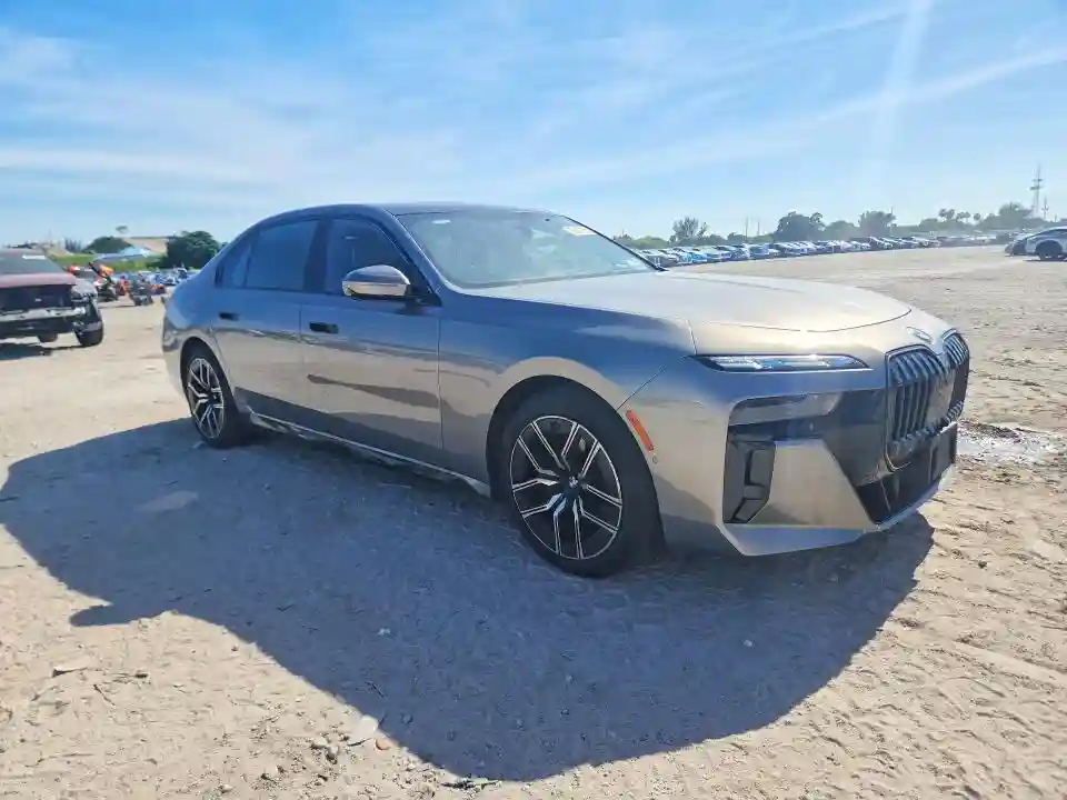 WBA33EJ09SCU62653 2025 BMW 7 SERIES-3