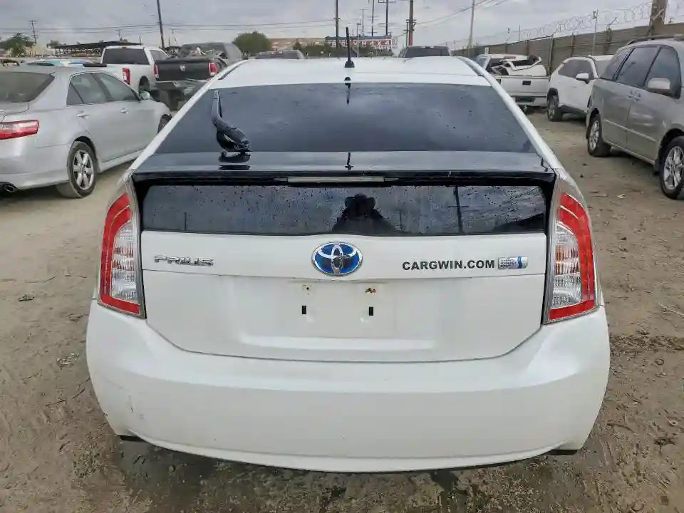 JTDKN3DU6E1740825 2014 TOYOTA PRIUS-5