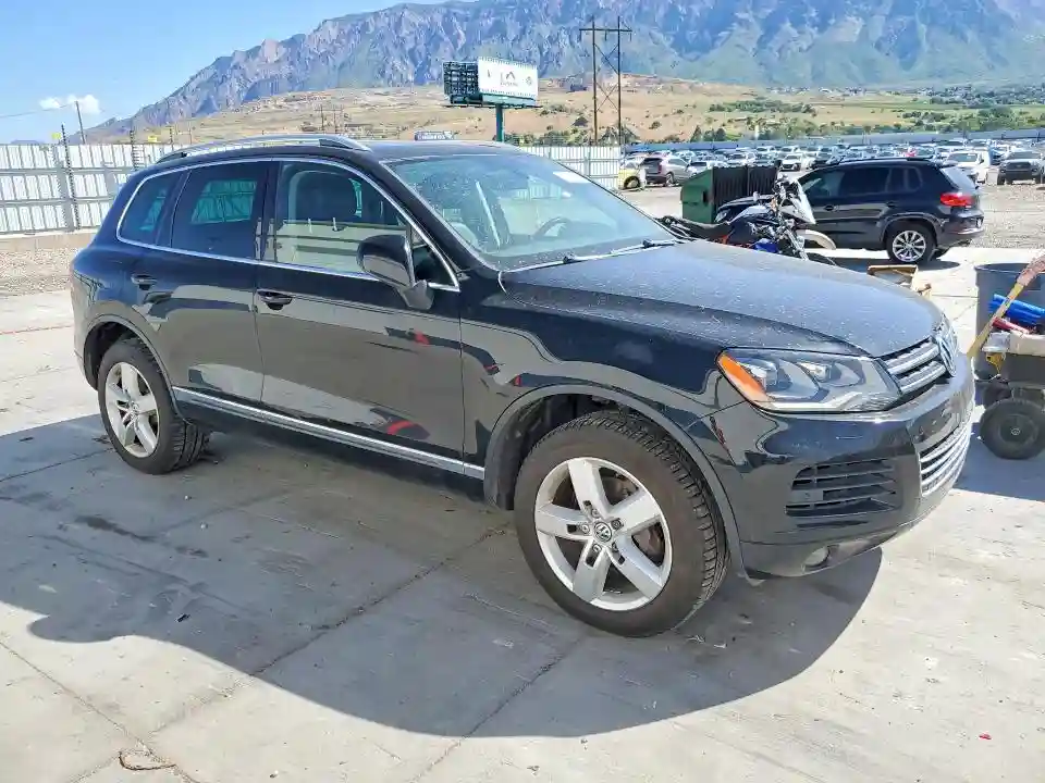 WVGFF9BP9BD006779 2011 VOLKSWAGEN TOUAREG-3