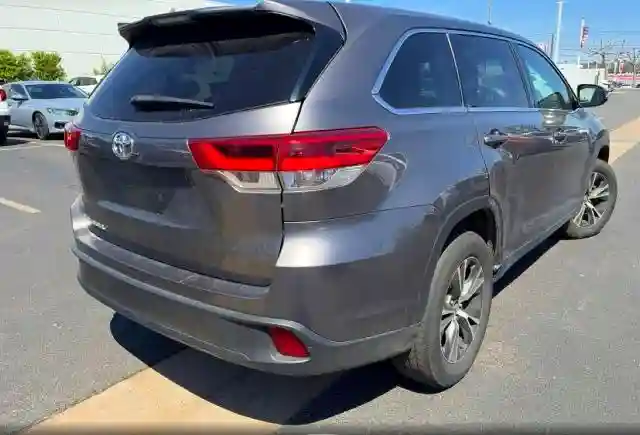 5TDZZRFHXKS319579 2019 TOYOTA HIGHLANDER-3
