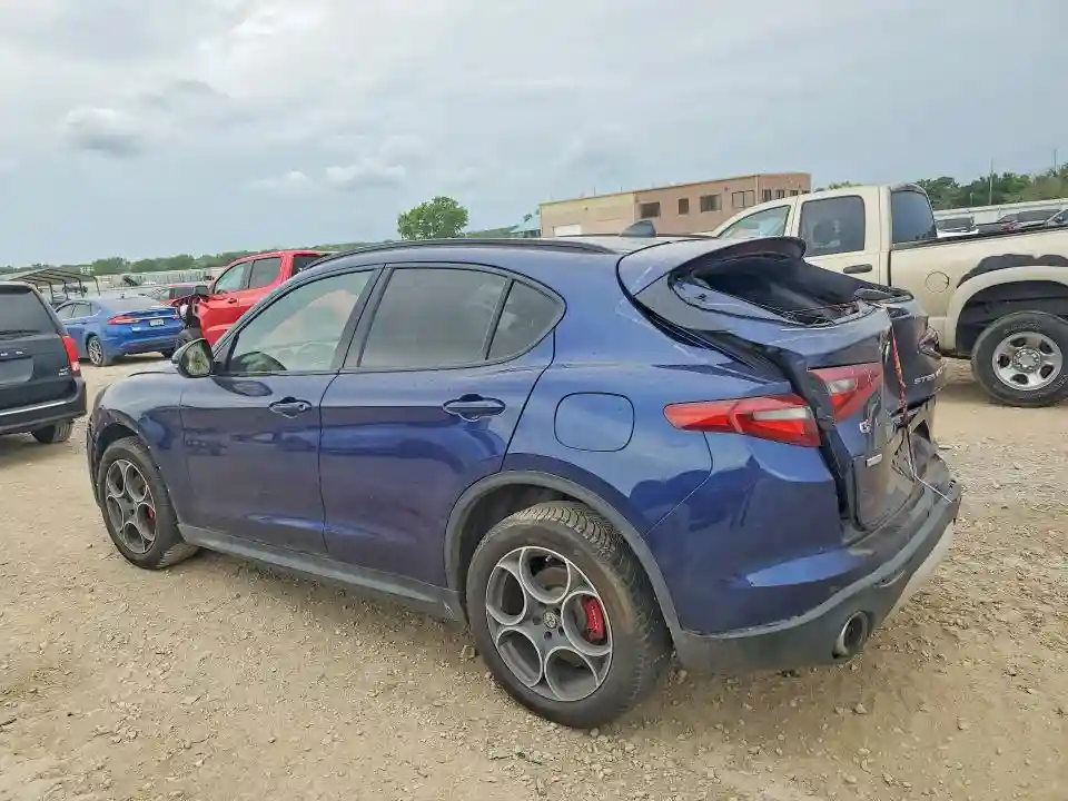 ZASFAKNN4J7B78596 2018 ALFA ROMEO STELVIO-1