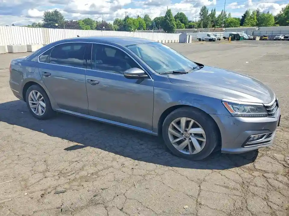 1VWBA7A30JC010029 2018 VOLKSWAGEN PASSAT-3