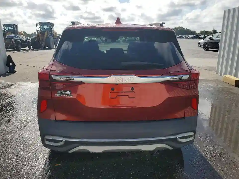 KNDEU2AA1N7236488 2022 KIA SELTOS-5