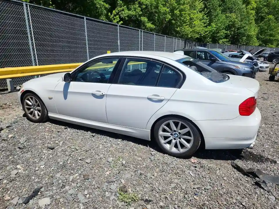 WBAPH7G57BNL85979 2011 BMW 3 SERIES-1