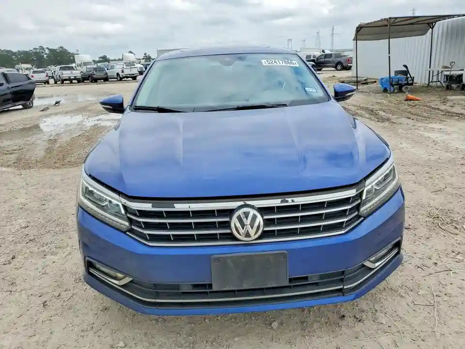 1VWCT7A3XHC062910 2017 VOLKSWAGEN PASSAT-4