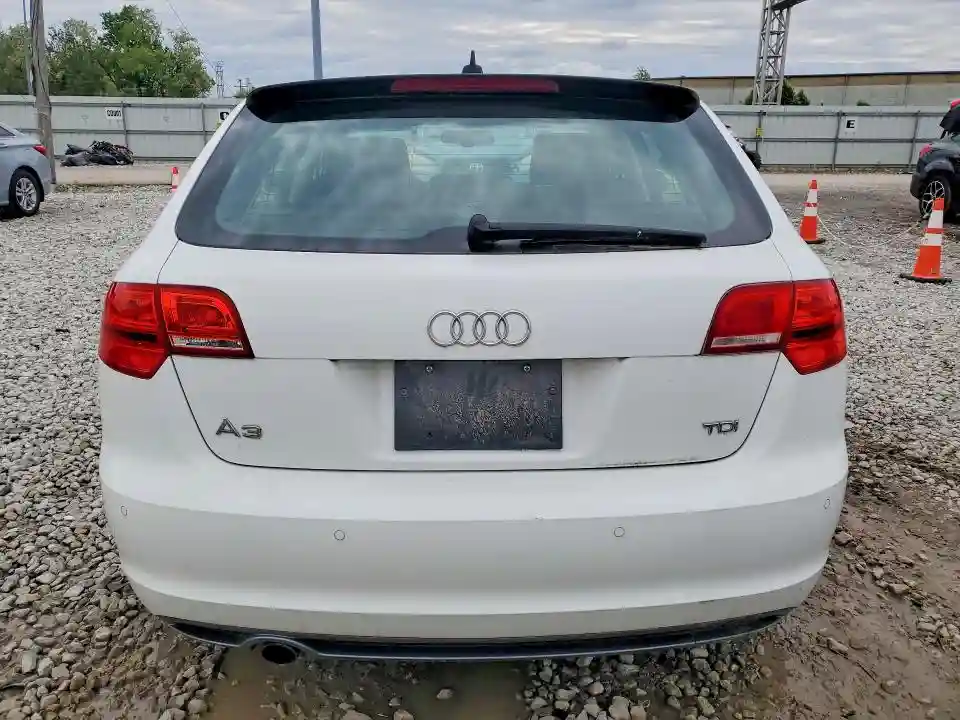 WAUKJAFM5BA025900 2011 AUDI A3-5