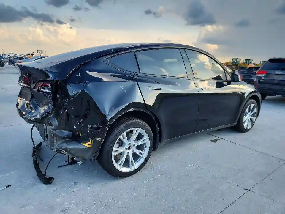7SAYGDEE3PA090413 2023 TESLA MODEL Y-2