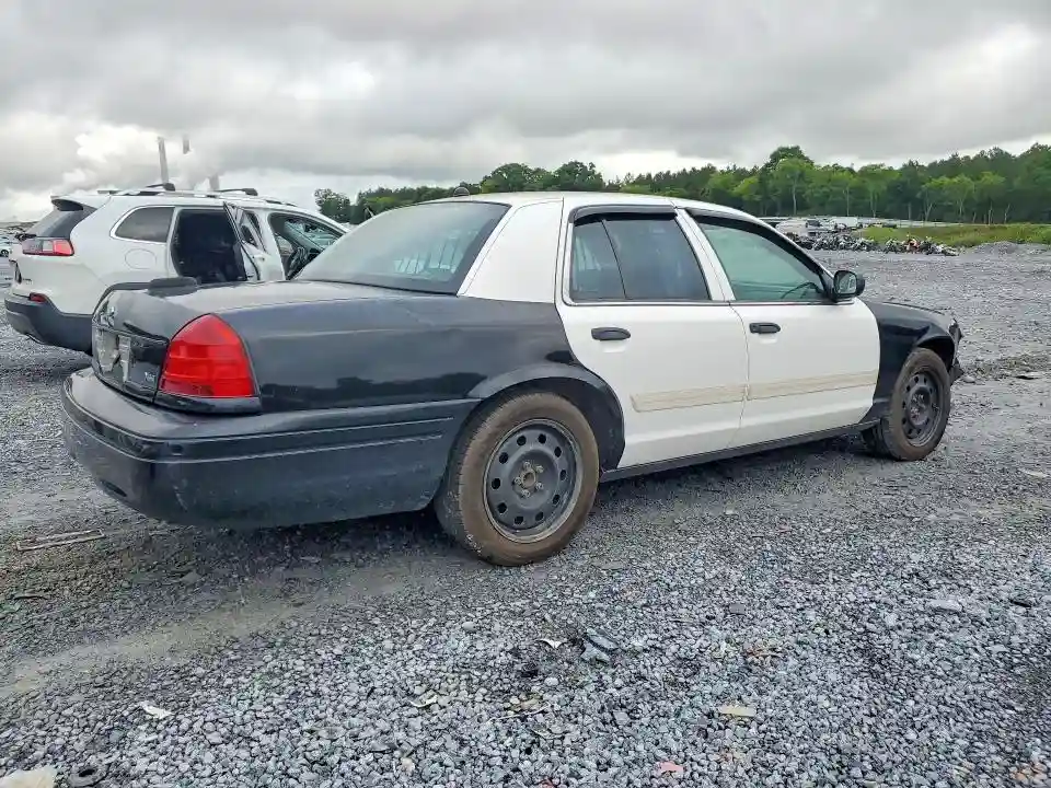 2FABP7BV4BX171494 2011 FORD CROWN VIC-2