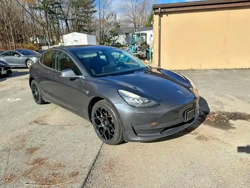 5YJ3E1EB1JF119497 2018 TESLA MODEL 3-0