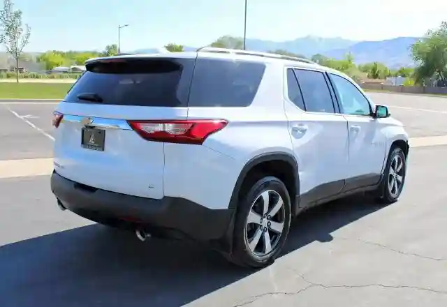 1GNEVHKW5KJ286083 2019 CHEVROLET TRAVERSE-2