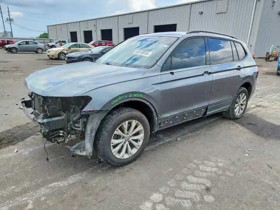 3VV1B7AX2JM065855 2018 VOLKSWAGEN TIGUAN-0