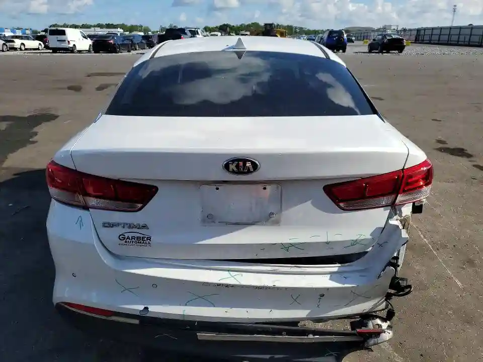 5XXGT4L36JG268621 2018 KIA OPTIMA-5