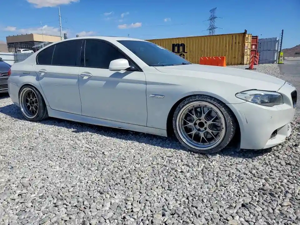 WBAFR9C57BC757679 2011 BMW 5 SERIES-3