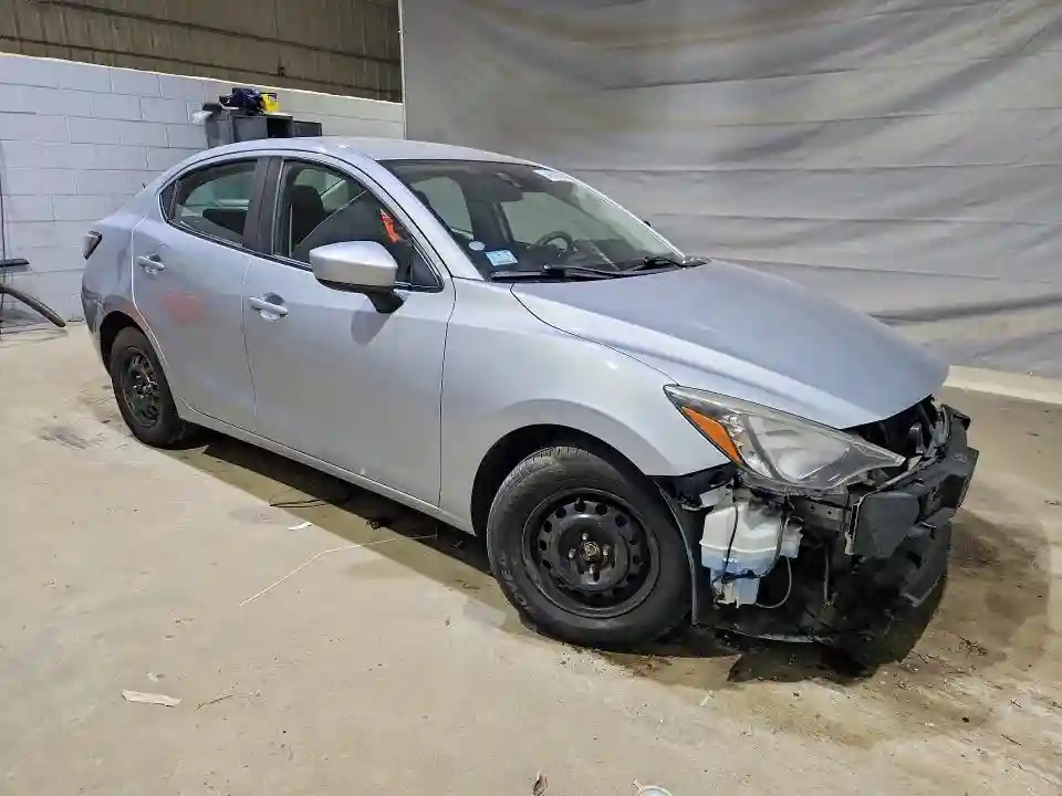 3MYDLBYV9HY188590 2017 TOYOTA YARIS-3