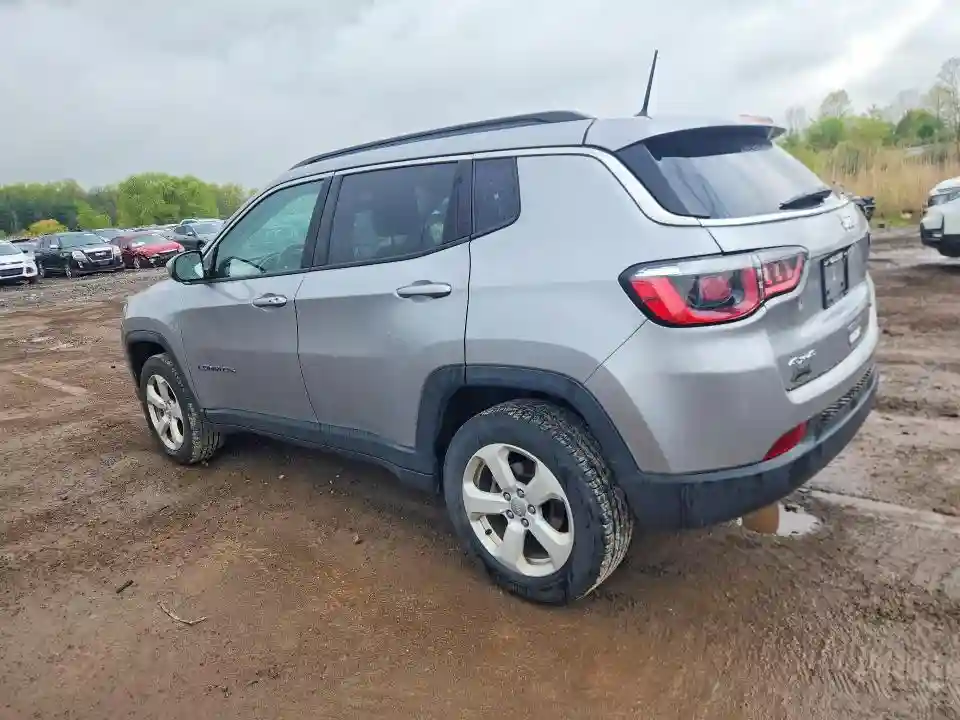 3C4NJDBB5JT307077 2018 JEEP COMPASS-1