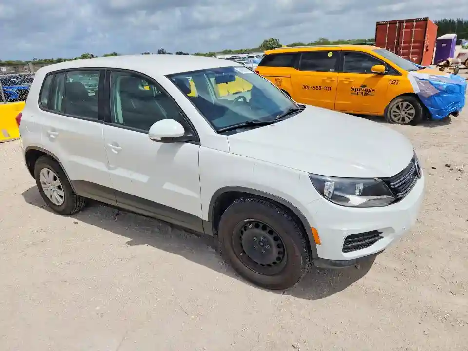 WVGAV7AX3HK049215 2017 VOLKSWAGEN TIGUAN-3