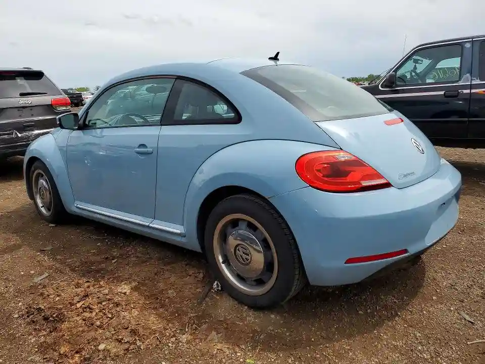 3VWJX7AT0CM656599 2012 VOLKSWAGEN BEETLE-1
