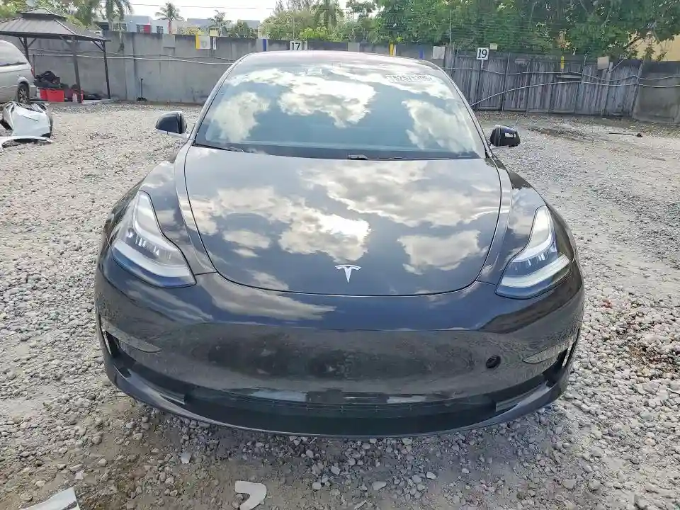 5YJ3E1EA9JF005884 2018 TESLA MODEL 3-4