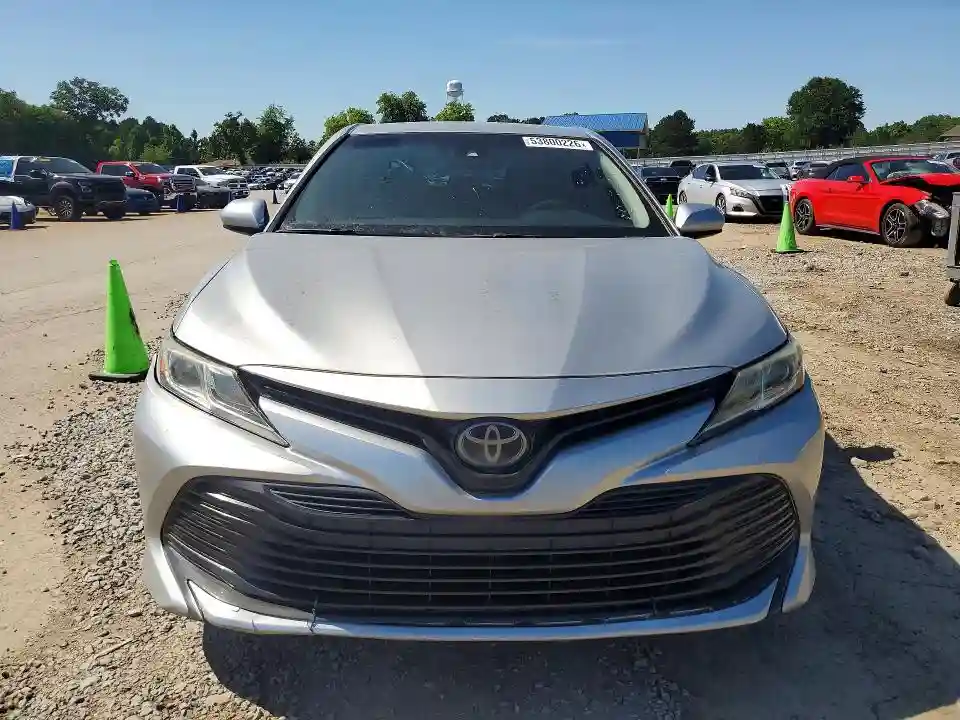 4T1B11HK8JU561702 2018 TOYOTA CAMRY-4
