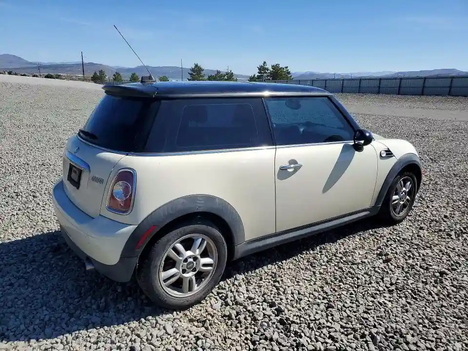 WMWSU3C56BT091652 2011 MINI COOPER-2