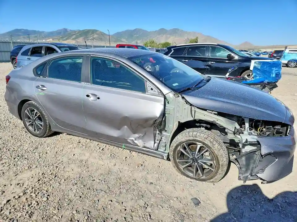 3KPF24AD9RE742852 2024 KIA FORTE LXS-3