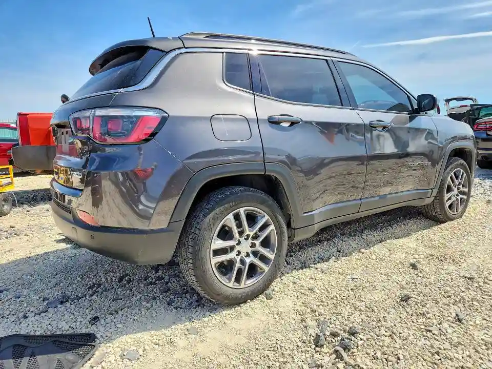3C4NJDBB3HT654059 2017 JEEP COMPASS-2