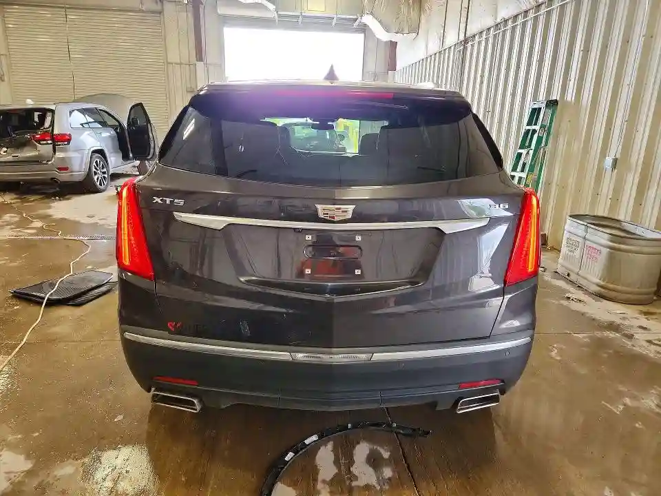 1GYKNBRSXHZ244265 2017 CADILLAC XT5-5
