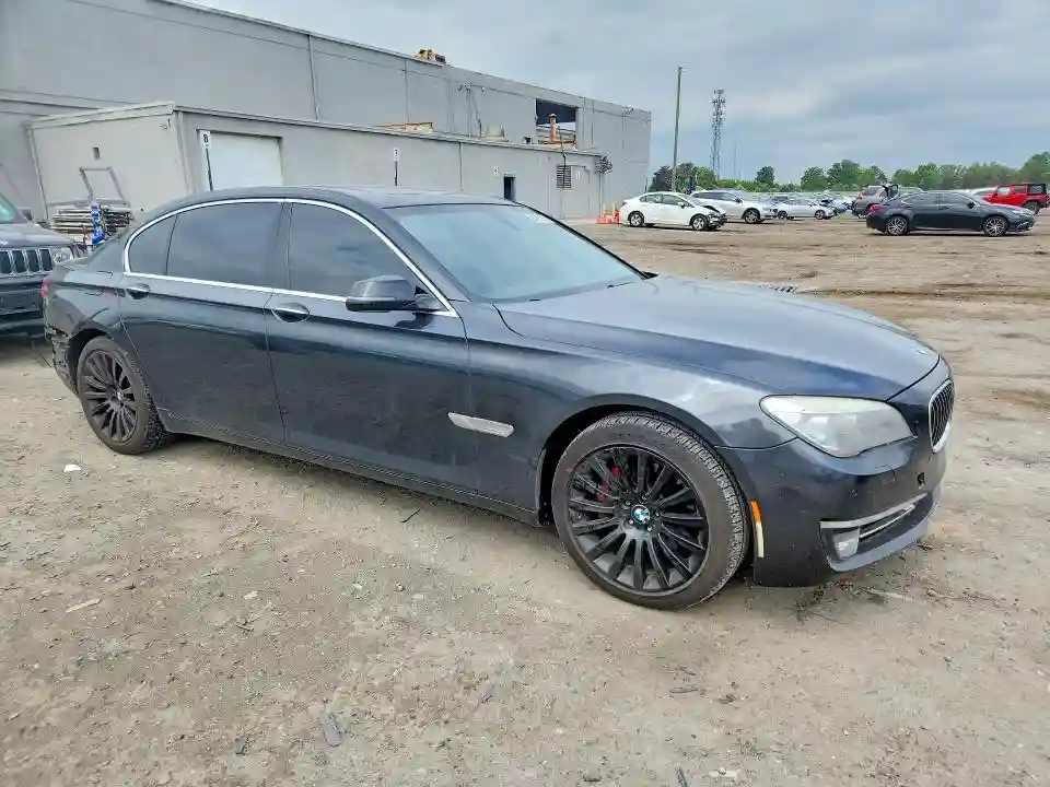 WBAYE4C57ED138182 2014 BMW 7 SERIES-3