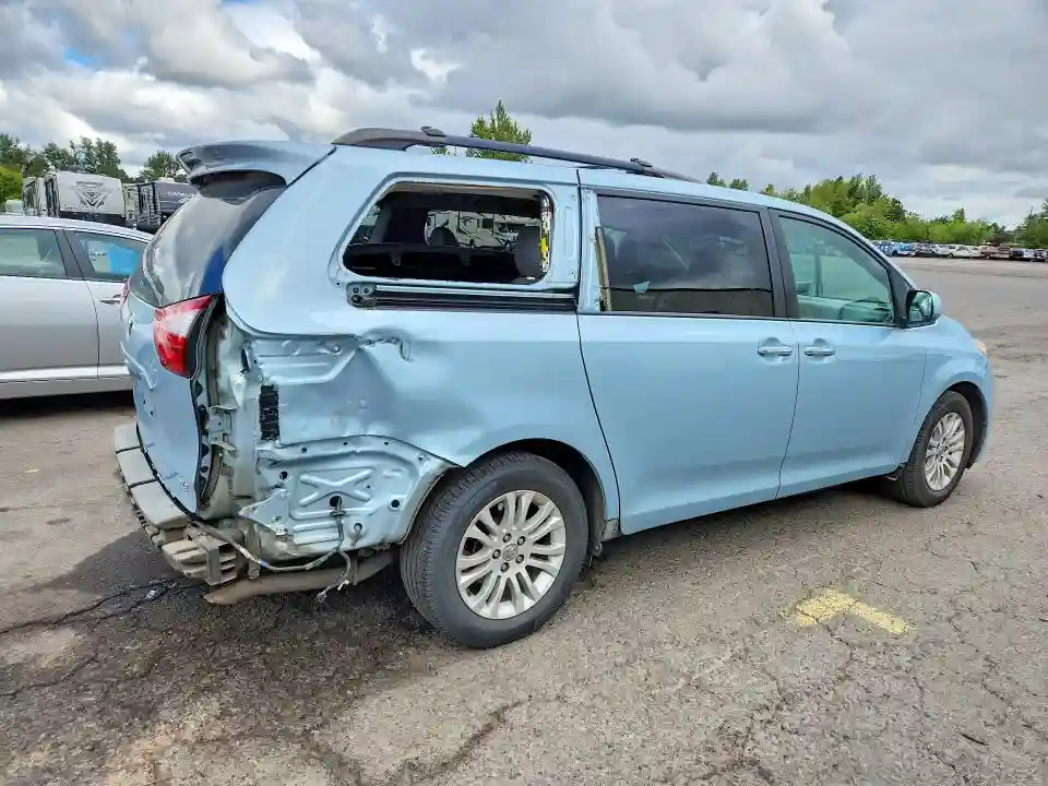 5TDYZ3DCXHS833151 2017 TOYOTA SIENNA-2