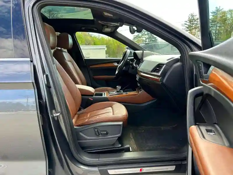 WA1EAAFY1N2044973 2022 AUDI Q5-5