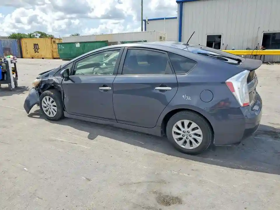 JTDKN3DP1E3055033 2014 TOYOTA PRIUS-1