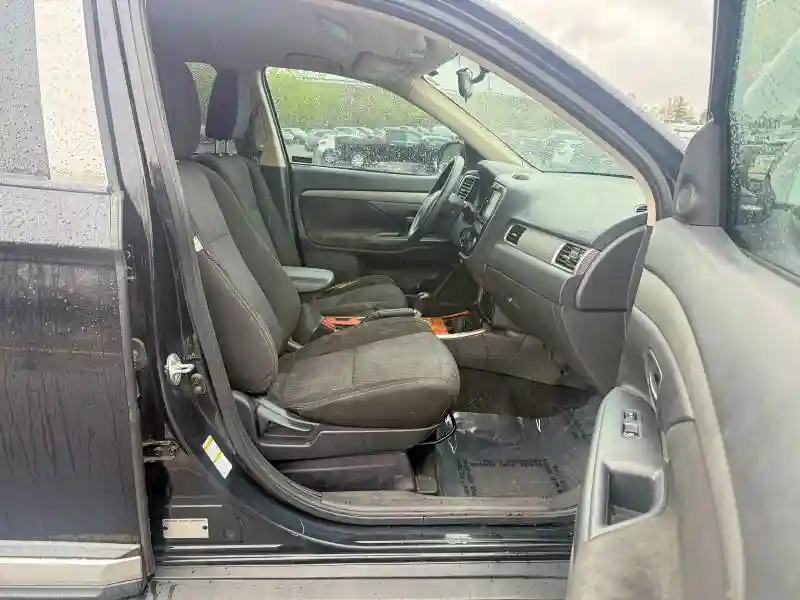 JA4AD2A3XJZ008823 2018 MITSUBISHI OUTLANDER-4