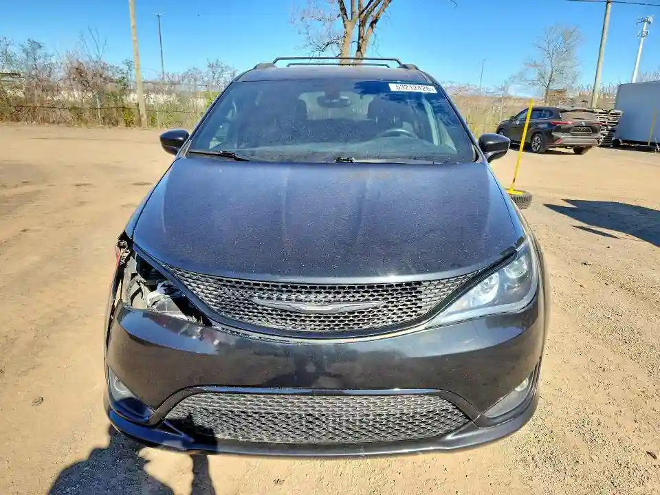 2C4RC1FG9JR175590 2018 CHRYSLER PACIFICA-4