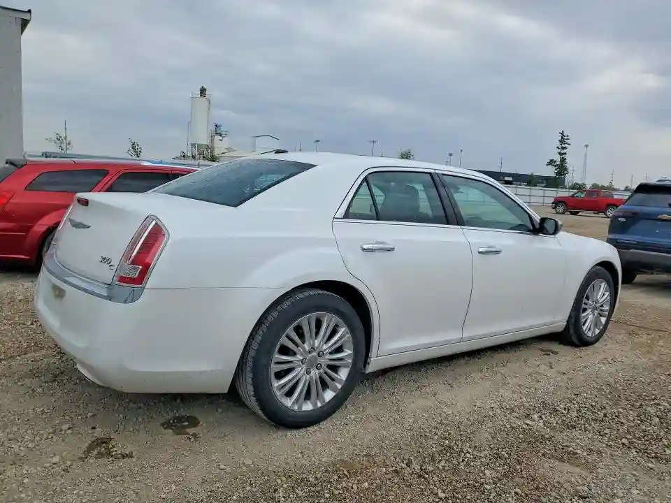 2C3CCAKT2CH147555 2012 CHRYSLER 300-2
