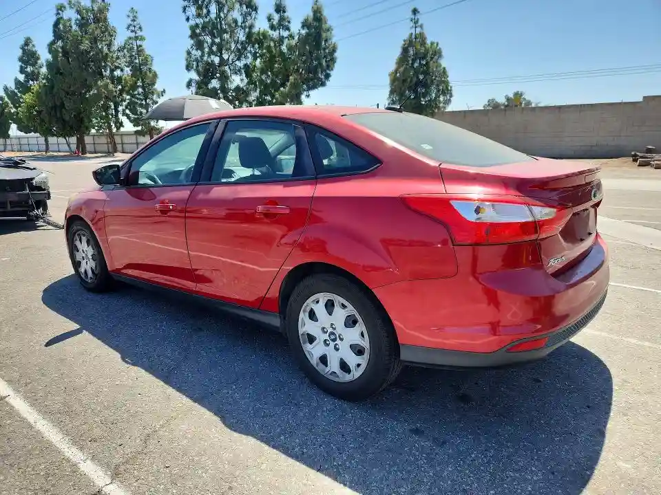 1FAHP3F28CL233108 2012 FORD FOCUS-1