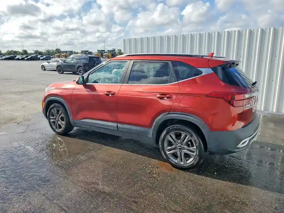 KNDEU2AA1N7236488 2022 KIA SELTOS-1