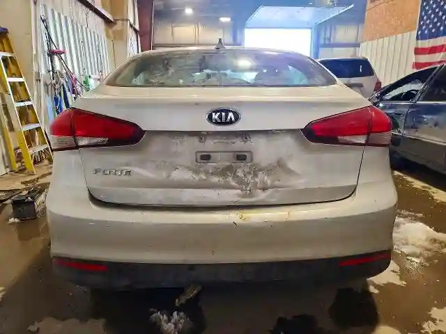 3KPFK4A77JE209641 2018 KIA FORTE-5