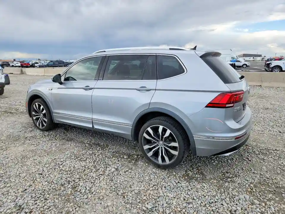 3VV4B7AX4LM118555 2020 VOLKSWAGEN TIGUAN-1