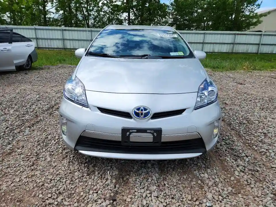 JTDKN3DP8F3067200 2015 TOYOTA PRIUS-4