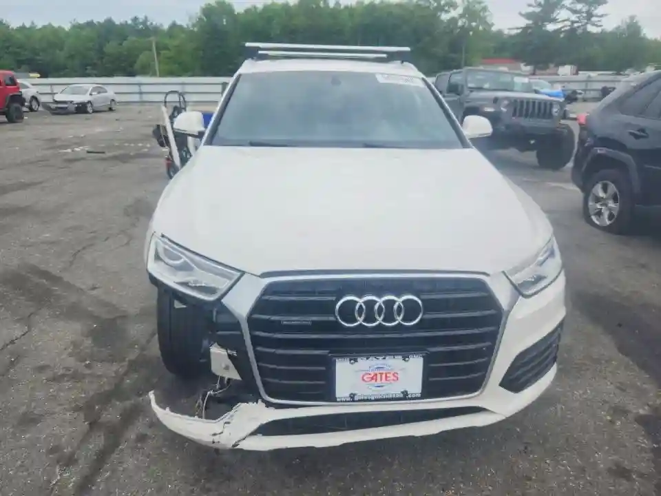 WA1ECCFS9JR003221 2018 AUDI Q3-4
